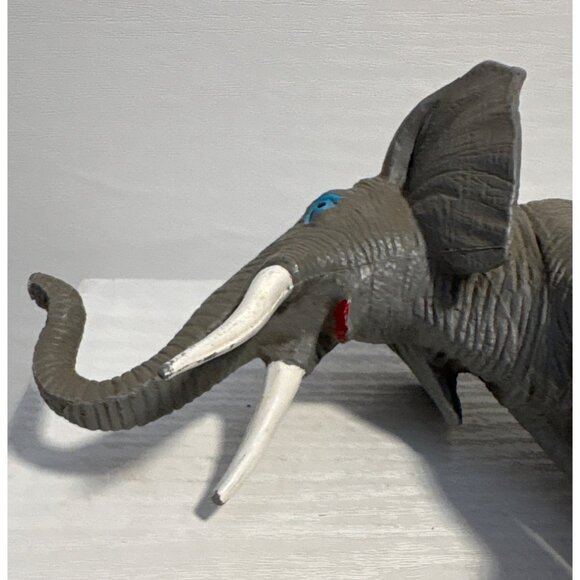 Realistic Gray Plastic Elephant Figurine 1980's Blue Eyes 7" x 4.5" - Picture 5 of 8